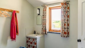 Unclassified image, 2 of 16, button - 3 Bed in Loddiswell (oc-t34185) (Loddiswell)