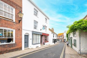 Exterior - 4 Bed in Rye (oc-rh1175) (Rye)