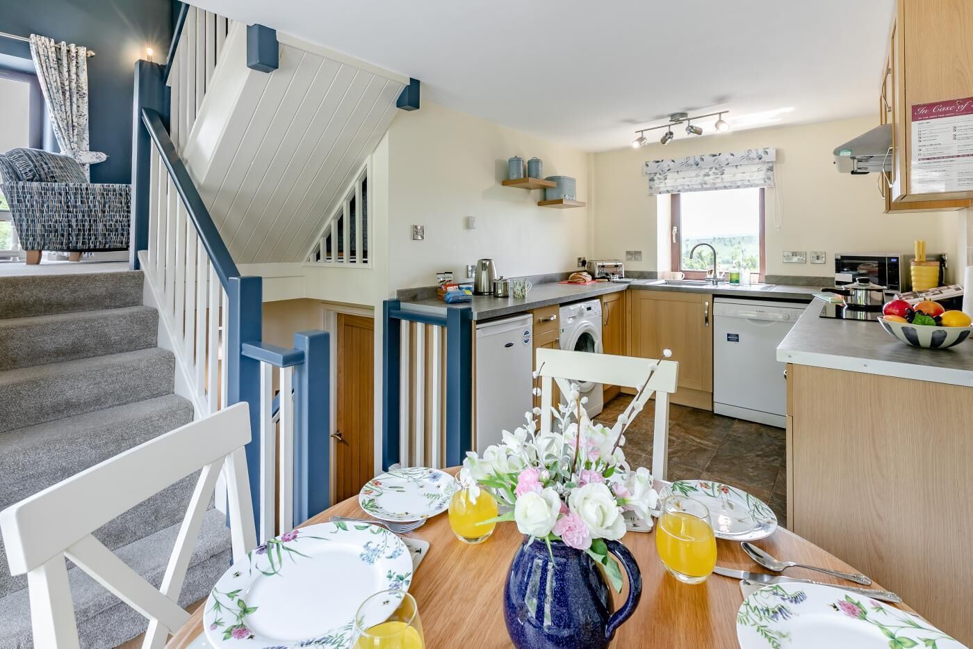 Mikrowelle, Ofen, Geschirrspüler, Hochstuhl