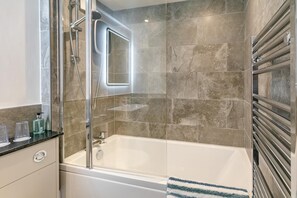 Towels - 2 Bed in Earl Sterndale (oc-j32369) (Earl Sterndale)