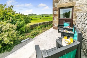 Terrace/patio - 2 Bed in Earl Sterndale (oc-j32369) (Earl Sterndale)