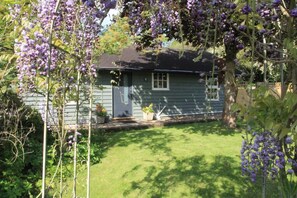 Property grounds - 1 Bed in Debenham (oc-glah) (Debenham)