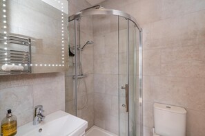 Hair dryer, towels - 3 Bed in Brighton (oc-bt004) (Hove)