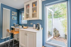 Interior - 3 Bed in Brighton (oc-bt004) (Hove)