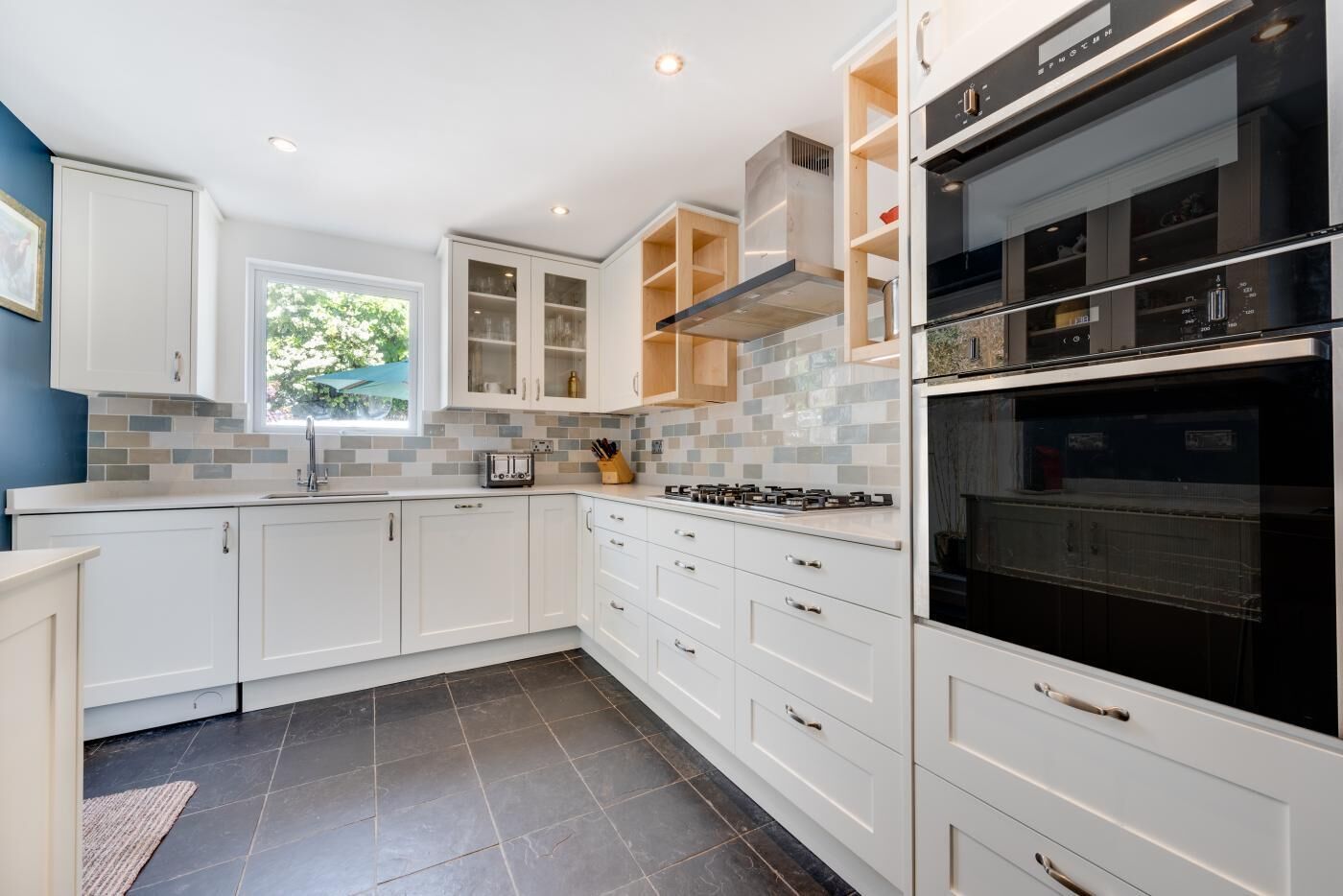 Microwave, oven, dishwasher, cookware/dishes/utensils