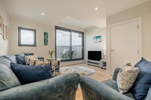 TV - 2 Bed in Harlyn Bay (oc-c34365) (Harlyn Bay)