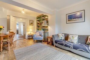 TV - 3 Bed in Theberton (oc-1pcs) (Theberton)