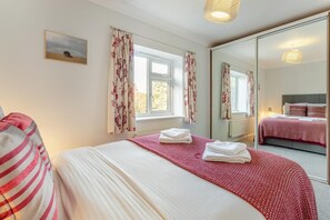 Iron/ironing board, travel cot, free WiFi, bed sheets