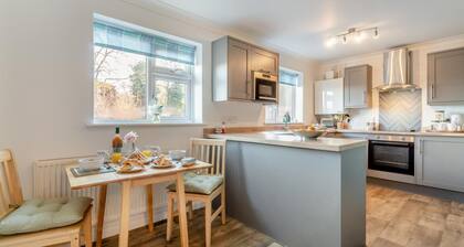 3 Bed in Theberton (oc-1pcs)