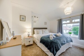 Iron/ironing board, free WiFi, bed sheets