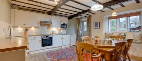 Mikrowelle, Ofen, Geschirrspüler, Hochstuhl