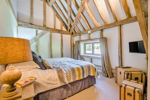 Travel crib, free WiFi, bed sheets - 2 Bed in Holmbury St. Mary (oc-midfb) (Holmbury Saint Mary)