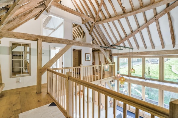 Interior - 2 Bed in Holmbury St. Mary (oc-midfb) (Holmbury Saint Mary)