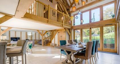 2 Bed in Holmbury St. Mary (oc-midfb)