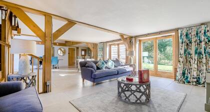2 Bed in Holmbury St. Mary (oc-midfb)