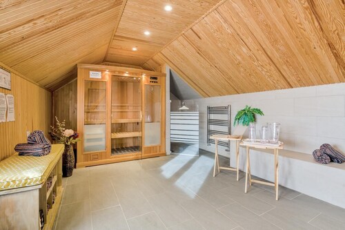 2 Bed in Holmbury St. Mary (oc-midfb)