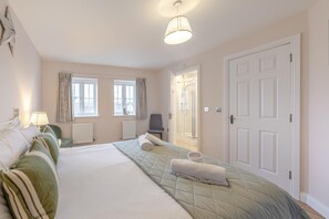 Iron/ironing board, travel cot, free WiFi, bed sheets - 4 Bed in Beadnell (oc-s34202) (Beadnell)