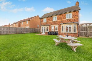 Outdoor dining - 4 Bed in Beadnell (oc-s34202) (Beadnell)