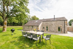 Outdoor dining - 4 Bed in Buxton (oc-dcoldd) (Hartington)