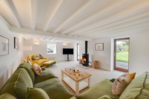 TV, fireplace - 4 Bed in Buxton (oc-dcoldd) (Hartington)