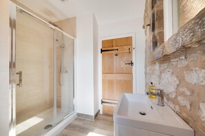 Hair dryer, towels - 4 Bed in Buxton (oc-dcoldd) (Hartington)