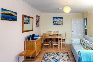 TV - 1 Bed in Tenby (oc-pw9282) (Tenby)