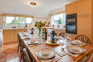 Microwave, oven, dishwasher, high chair - 6 Bed in Keswick (oc-ld177) (Keswick)