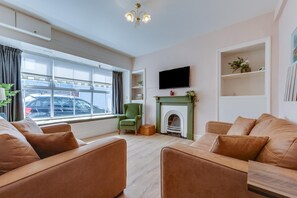 TV - 4 Bed in Tenby (oc-pw9281) (Tenby)