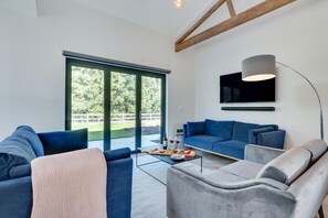 TV - 4 Bed in Mattishall (oc-2367) (Mattishall)