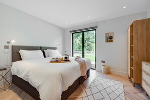 4 bedrooms, iron/ironing board, travel cot, free WiFi - 4 Bed in Mattishall (oc-2367) (Mattishall)