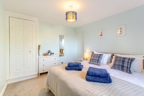 3 bedrooms, iron/ironing board, travel cot, free WiFi - 3 Bed in Lockton (oc-y119) (Lockton)