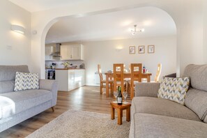 TV, fireplace - 3 Bed in Lockton (oc-y119) (Lockton)