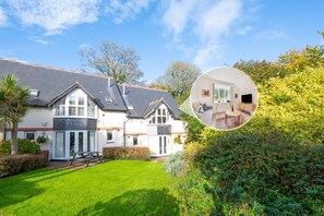 A two-story house with a well-maintained lawn and a garden. - 3 Bed in St. Ives (oc-penlee) (Carbis Bay)