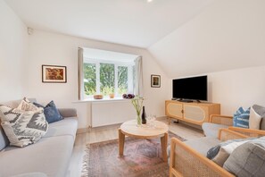 TV - 3 Bed in St. Ives (oc-penlee) (Carbis Bay)