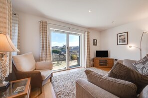 TV - 2 Bed in Porthleven (oc-1mont) (Porthleven)