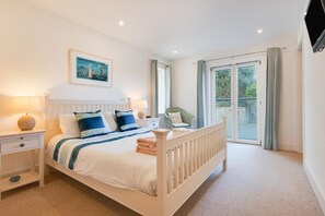 Iron/ironing board, travel cot, free WiFi, bed sheets - 2 Bed in Porthleven (oc-1mont) (Porthleven)