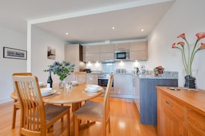 Microwave, oven, dishwasher, high chair - 2 Bed in Porthleven (oc-1mont) (Porthleven)