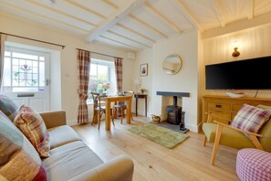 TV, fireplace - 1 Bed in Crakehall (oc-ds955) (Crakehall)