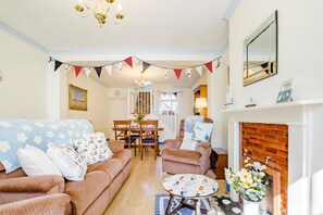 TV - 2 Bed in Walmer (oc-ek801) (Deal)