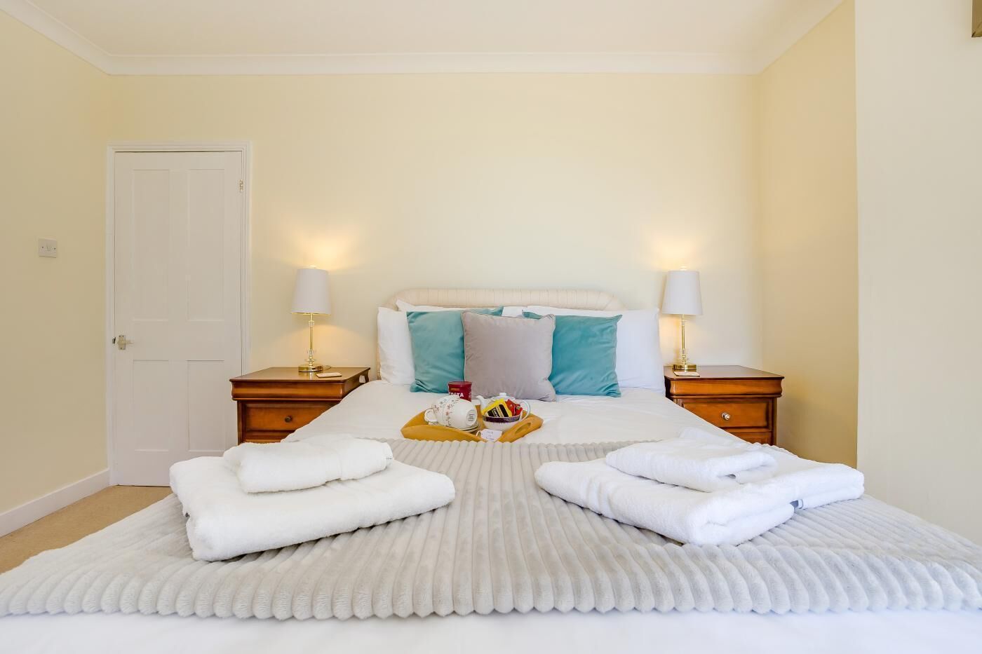 Iron/ironing board, free WiFi, bed sheets