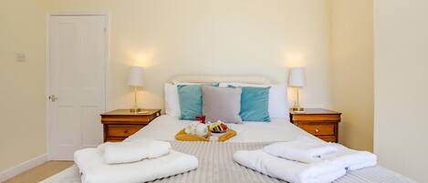 Iron/ironing board, free WiFi, bed sheets