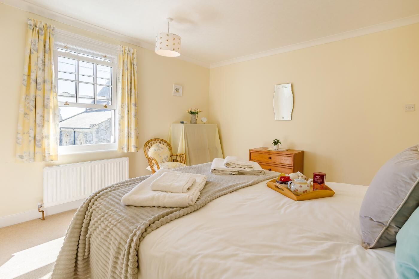 Iron/ironing board, free WiFi, bed sheets