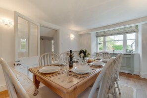 Dining - 4 Bed in Brithdir (oc-wag722) (Brithdir)