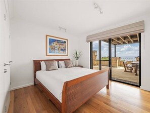 Iron/ironing board, WiFi, bed sheets - Ocean Views Refined Hilltop Residence by the Sea (Yallingup)