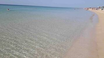 Una spiaggia nelle vicinanze
