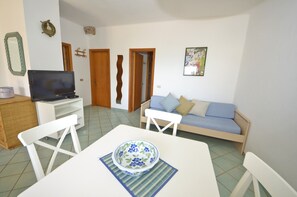 Living area - Villa 'Casa Vite 1' with Sea View, Wi-Fi and Air Conditioning (Patu')