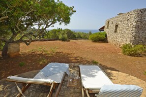 Property grounds - Villa 'Casa Vite 1' with Sea View, Wi-Fi and Air Conditioning (Patu')