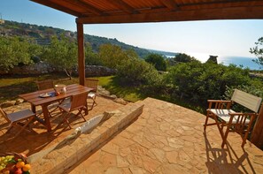 Outdoor dining - Villa 'Casa Vite 2' with Sea View, Wi-Fi and Air Conditioning (Patu')