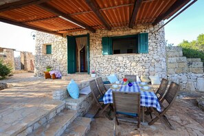 Outdoor dining - Villa 'Casa Vite 2' with Sea View, Wi-Fi and Air Conditioning (Patu')