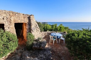 Outdoor dining - Villa 'Casa Vite 3' with Sea View, Wi-Fi and Air Conditioning (Patu')